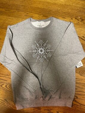 NWT Club Pilates Gray Snowflake Crewneck Sweatshirt, small